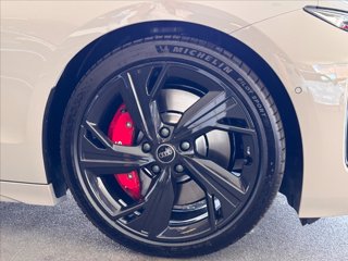 AUDI S6 e-tron SPB quattro Sport attitude