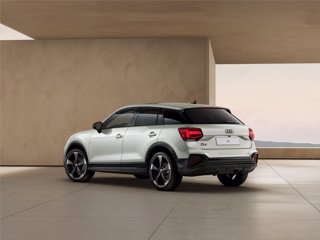 AUDI Q2 35 TDI S tronic Identity Black