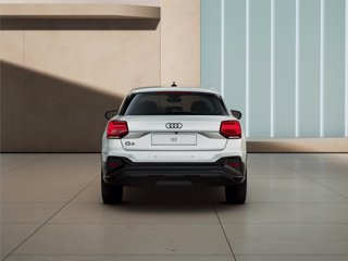 AUDI Q2 35 TDI S tronic Identity Black