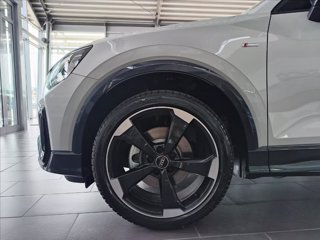 AUDI Q2 35 TDI S tronic Identity Black
