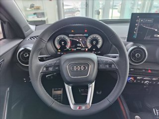 AUDI Q2 35 TDI S tronic Identity Black