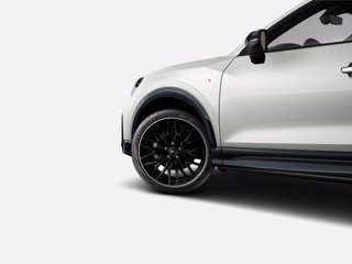 AUDI Q2 35 TDI S tronic Identity Black