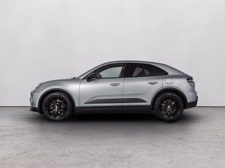 PORSCHE Macan 4