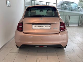 FIAT 500e 42 kwh la prima