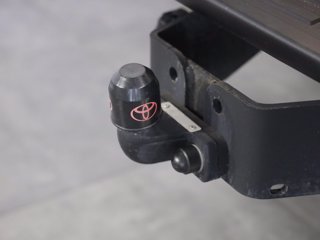 TOYOTA Hilux 2.4 d-4d double cab executive 4wd auto