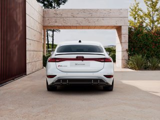 AUDI A6 Avant e-hybrid 220 kW S tronic quattro S line edition