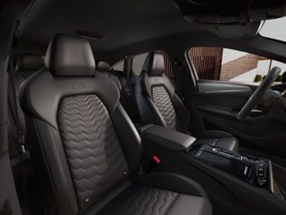 AUDI A6 Avant e-hybrid 220 kW S tronic quattro S line edition