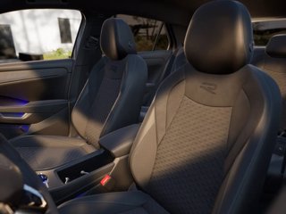 VOLKSWAGEN T-Roc 1.5 eTSI ACT 150 CV DSG R-Line