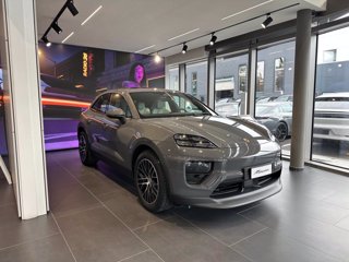 PORSCHE Macan 4