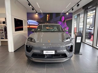 PORSCHE Macan 4