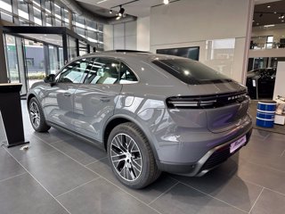 PORSCHE Macan 4
