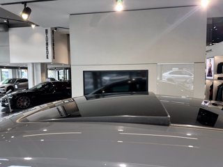 PORSCHE Macan 4