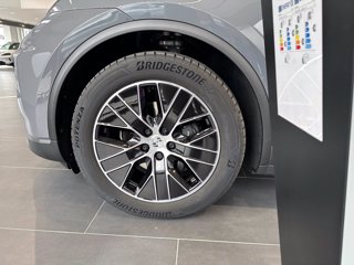 PORSCHE Macan 4