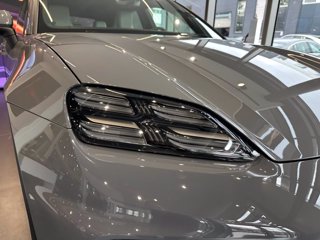 PORSCHE Macan 4