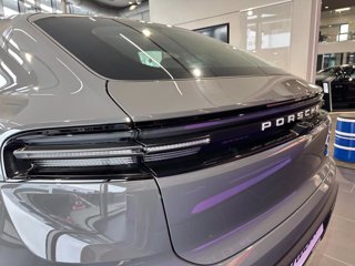 PORSCHE Macan 4