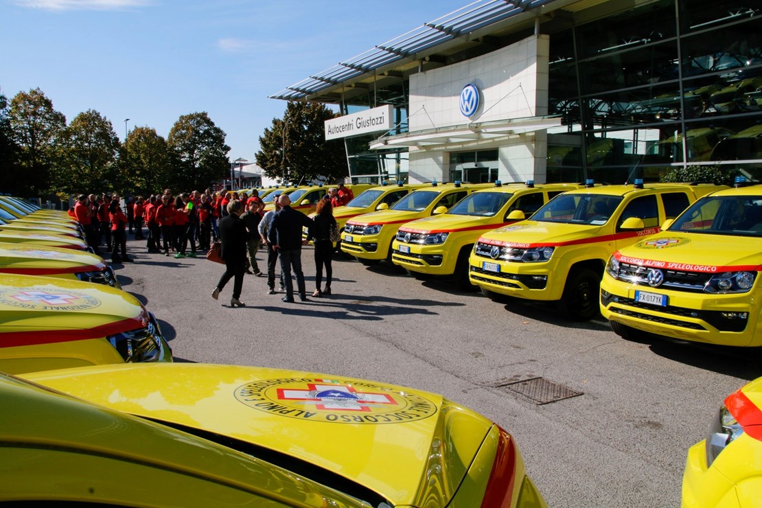 Autocentri Giustozzi consegna 24 Volkswagen Amarok al Corpo Nazionale del Soccorso Alpino