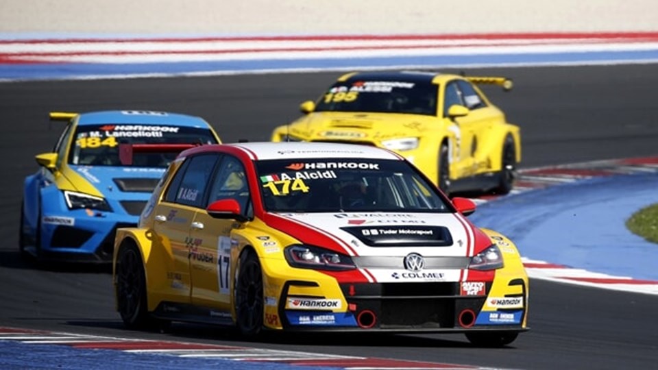 Tuder Motorsport e la Golf TCR in Concessionaria!